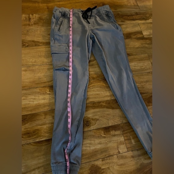 Joe’s Men’s Grey Drop Yoke Cargo Joggers (size small) - Picture 4 of 15